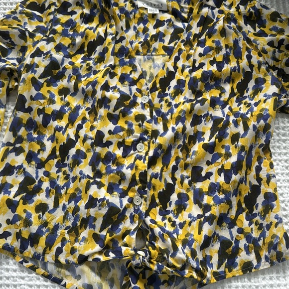 Blouse with ties at bottom - Picture 4 of 4